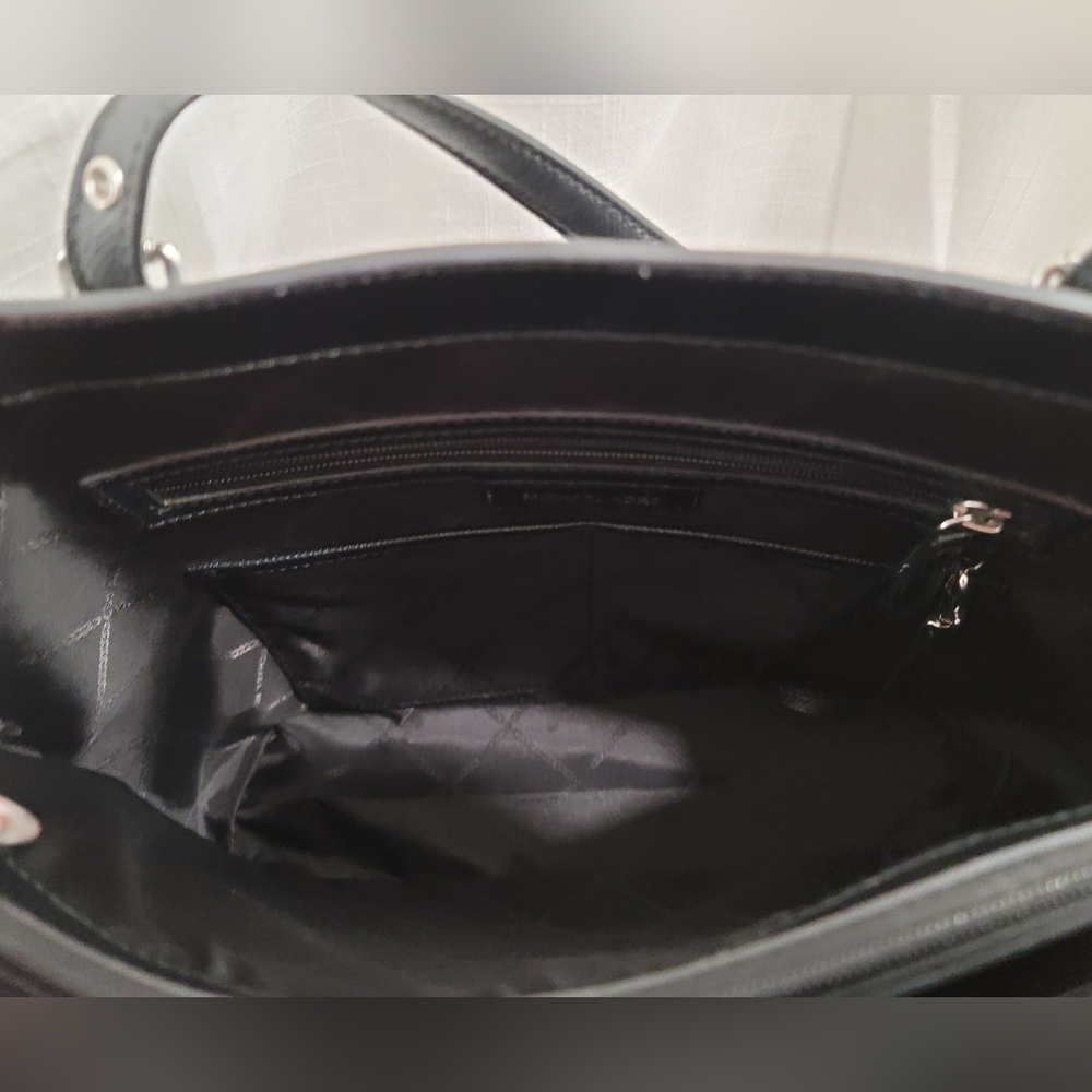Michael Kors Voyager Saffiano Black Leather Tote Bag - Picture 9 of 15